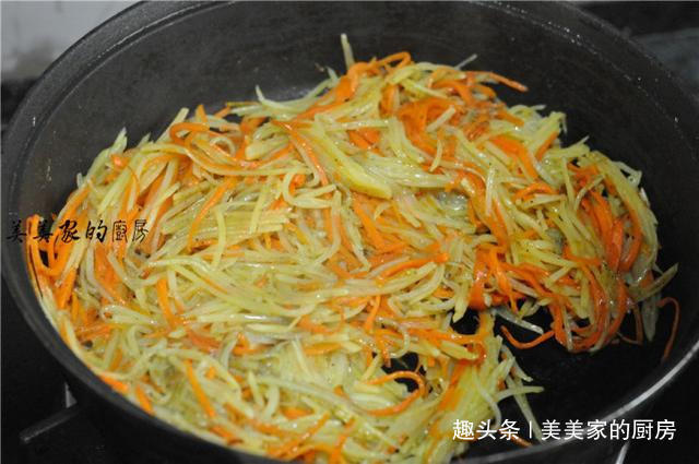  肉卷|还没出锅，孩子又忍不住偷吃！外焦里嫩比肉卷还香，着实吃不厌！