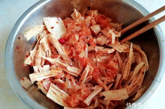  银耳|腐竹和它是天生一对，这样做营养又开胃，女人孩子吃最适合