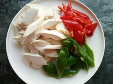 下饭|好吃不腻的杏鲍菇炒肉片,每一口香嫩爽滑,十分下饭