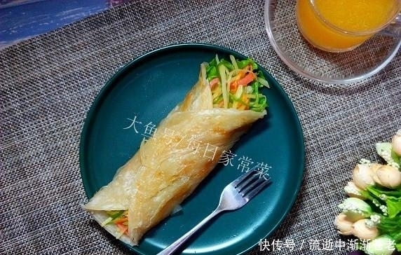  好吃|手抓饼卷万物：做成土豆丝卷饼，简单又好吃，赶紧试一试！