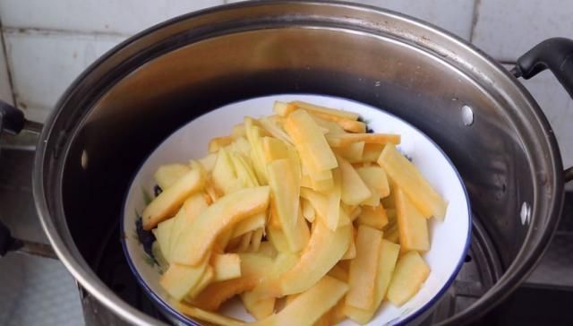 营养|南瓜饼很好吃的做法,不炸也不煎,营养又好吃,上桌就扫光