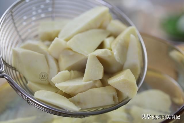 好吃|冬笋炖得一滴水也不加它们太好吃了,孩子们喜欢吃和吃