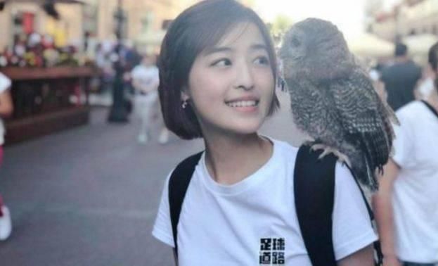  央视|她曾是央视最美女主持，因吃一顿饭毁了自己的前程，如今无人问津