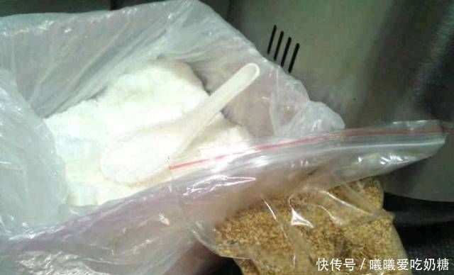 美味|一碗面粉,一把芝麻,教你做美味的油炸筷子,咸脆香!