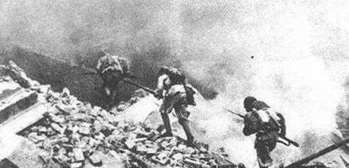 师部|这一战，全师背腹受敌，敌人打到了师部，师长还是不撤！