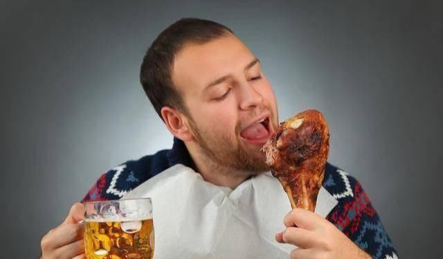 喝酒时|喝酒者,谨记酒前“三要做”,喝酒“三不吃”,酒后“三不宜”