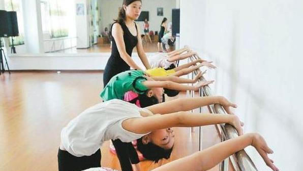 浪费|李玫瑾教授没必要给孩子报的3种兴趣班,对孩子没作用还浪费钱