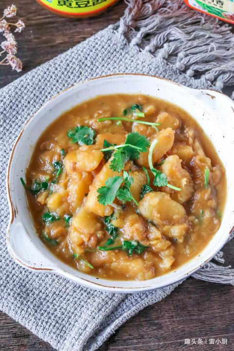 做法|土豆别再炒丝了,教你一种好吃的做法,开胃又解馋,一盘不够吃