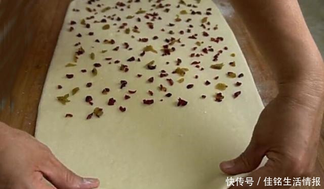 上一层食用|这是女儿最爱吃的面食,一折一叠,香软有层次,我家两天做一锅