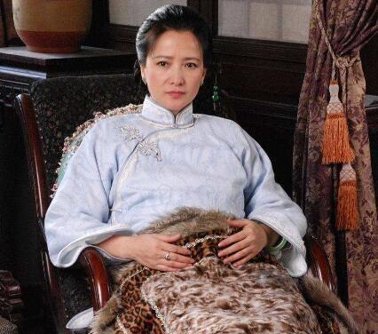 姜婉贞|原配生病，劝他纳两个丫鬟为妾，晚年本想合葬，最终二人各葬一处