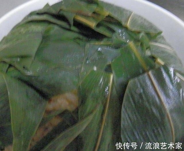  粽叶|带有粽叶香味的香菇鸡腿饭非常适合寒冷和多雨的天气