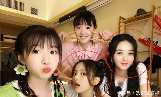  赵丽颖|《中餐厅》晒杀青照，赵丽颖绝对C位，而粉丝们却在找杨超越