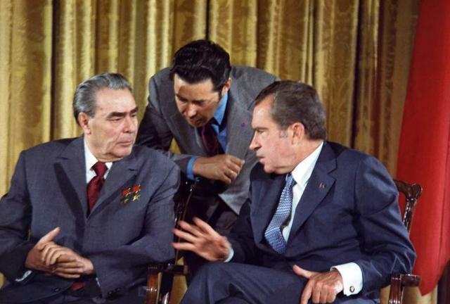 错误|想“孤立”中国?美前驻华大使:除了与中国合作,没有其他选项