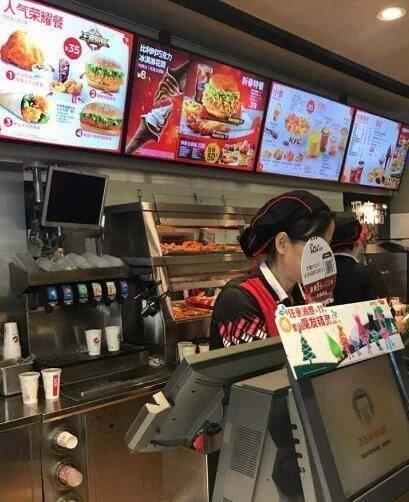店员|肯德基每天卖剩下的炸鸡食品，店员会怎么处理说出来你别不信