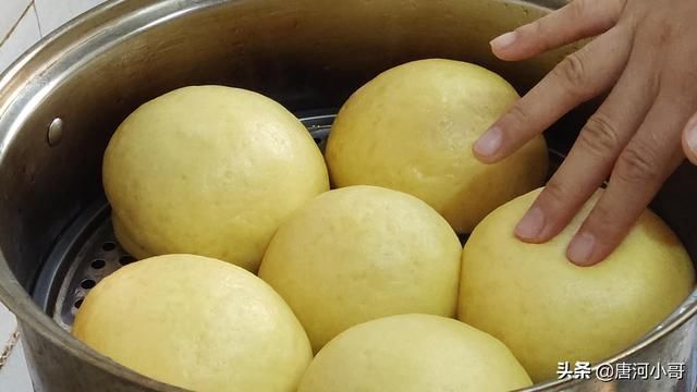 做法|玉米面最好吃做法,开水锅里一倒,瞬间变美味,全家老小都爱吃