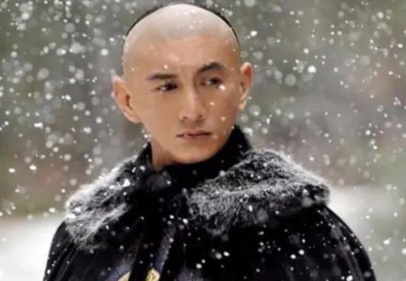 康熙|9子夺嫡,为何康熙遗诏是雍正继位,老八俯首称臣