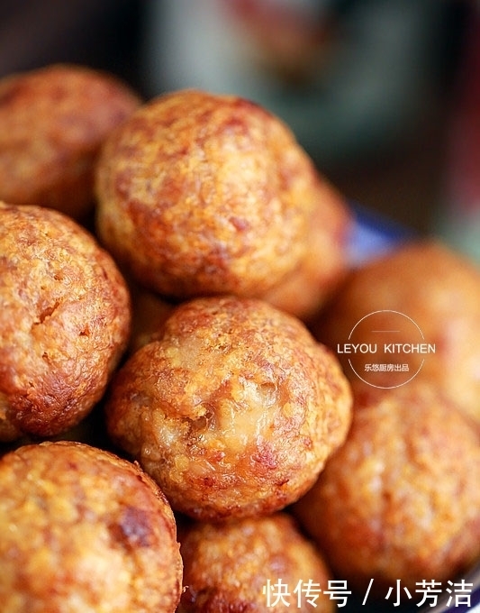 花样|小米的花样吃法,不加一滴油,做成肉丸子,外焦里嫩,上桌就抢光