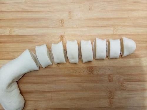 面包|以后面粉就这样做,加1个鸡蛋,不用烤不用蒸,比蛋糕都好吃