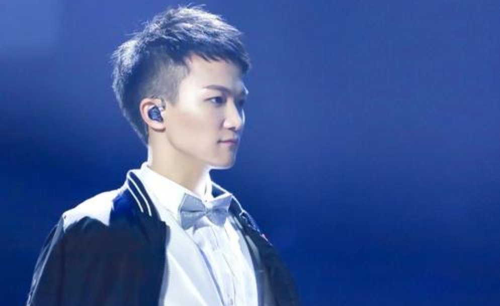  华晨|记者问华晨宇周深的歌唱技巧，华晨宇的回答使听众大笑