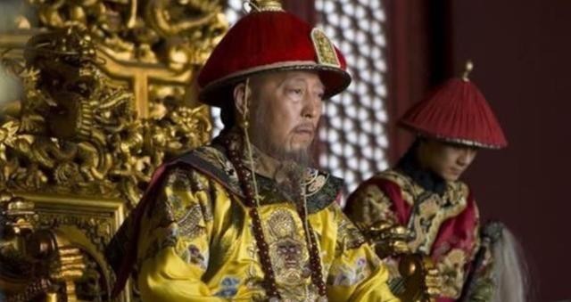笑话|乾隆在禅位仪式上，闹出了一出笑话，在场大臣们想笑不敢笑