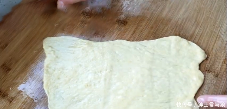 拉丝|教你真正懒人面包做法,不用揉面,不用黄油,出炉拉丝又柔软