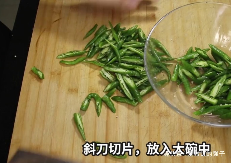 口感|辣椒炒肉有诀窍,大厨教你做香辣爽口,口感脆嫩比饭店卖的还好吃