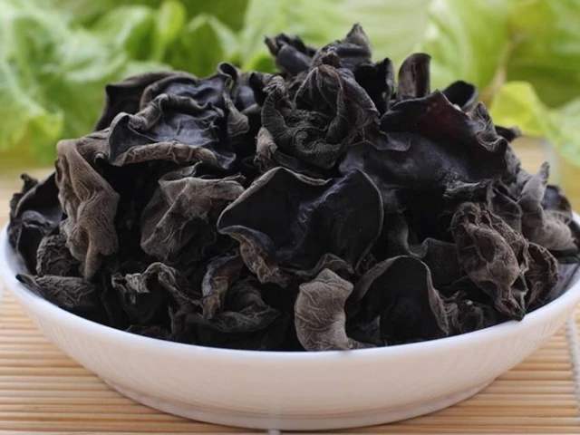 营养师|木耳到底用冷水泡发还是热水泡发,哪种效果更好,营养师告诉你