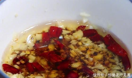 红烧肉|杏鲍菇里加2个鸡蛋,不炒不炖不刀切,好吃下饭,比红烧肉受欢迎