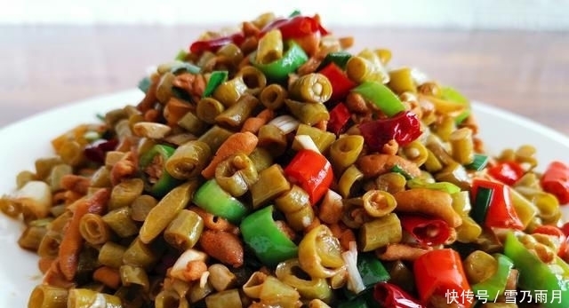  酸辣鸡杂|炒鸡杂时,需要焯水吗,很多人做错了,难怪鸡杂腥味重不滑嫩