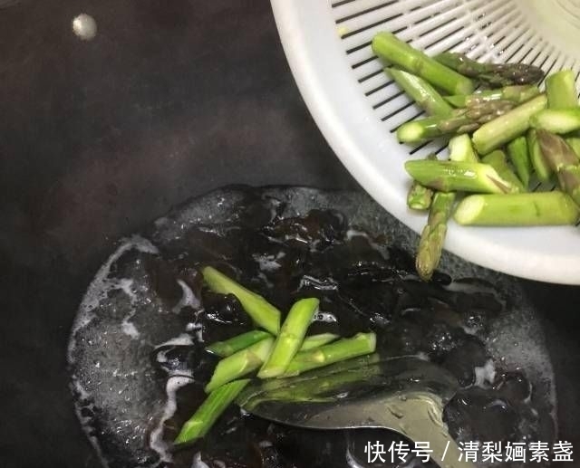  后加|新鲜百合炒木耳，甜芦笋，百合酥，新鲜可口