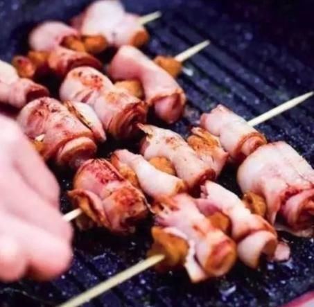 建议|咬一口就满嘴流油的培根,原材料是肉吗营养师建议青少年少吃