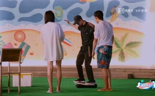  冲浪|王一博黄轩深夜谈心，有谁注意到王一博说了啥意外暴露生活状态