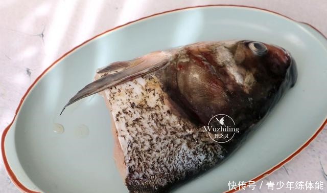 剁椒鱼头|过年在家连吃几天没胃口不如试试这道菜,上桌全家顿时流口水