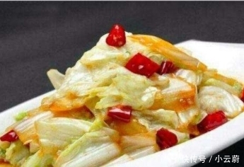 饭店|炒白菜不要油一热就下锅,多加“这一步”,比饭店炒的还好吃