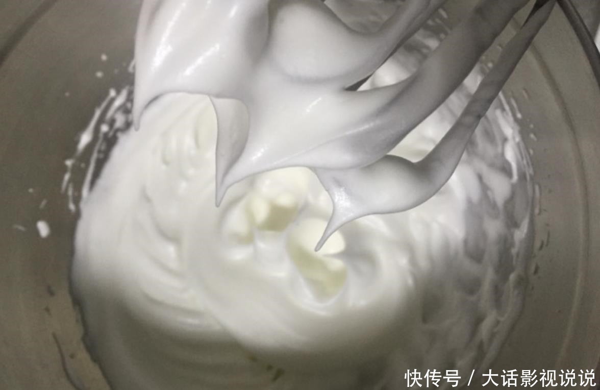 教你做|2个蛋清，1盒酸奶，教你做好吃的零食，咬一口嘎嘣脆，入口即化