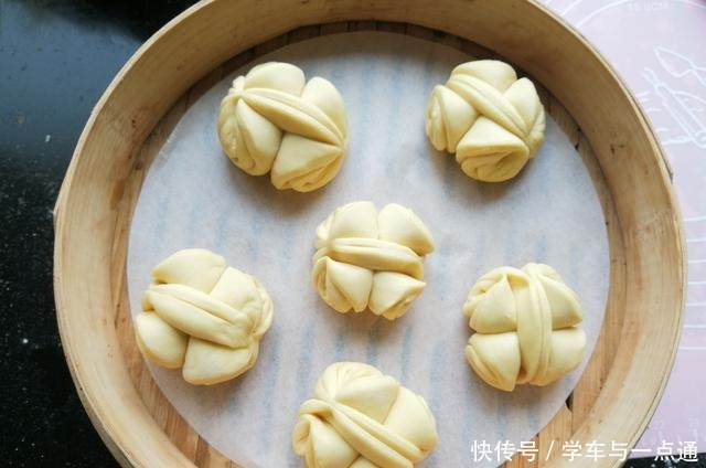 玉米|花卷这样做,实在太香太美太馋人,做法很简单,一双筷子就够啦