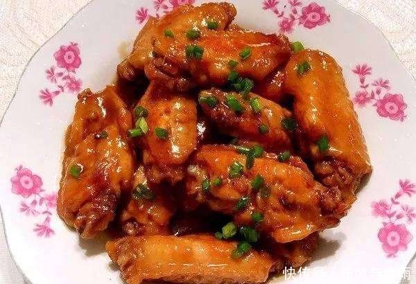  丝瓜|精选美食：丝瓜蒸虾、香菇扣三丝、糖醋鸡翅、泰汁茄盒的做法