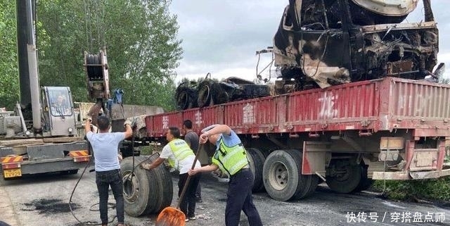  大货车车厢|一大货车行驶中发生自燃，车厢货物受损严重，场面揪心