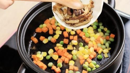 大火|豪华版海鲜粥做法,熬粥你用大火还是小火小火慢熬营养不流失