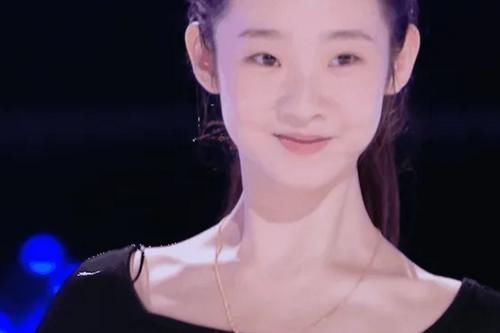  芭蕾|《创3》舞台首秀都穿女团服，只有张艺凡与众不同，确定没走错片场