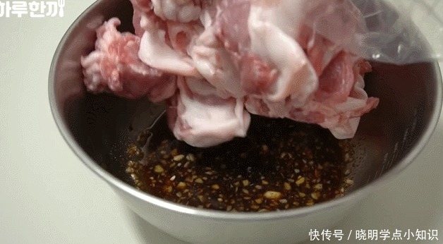 曝光|一个韩国男精英的独居生活曝光做一份蛋炒饭，6500万人围观