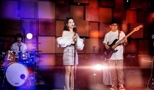 参与|冯提莫频繁参加综艺节目,和大牌明星合作,身价不断提升