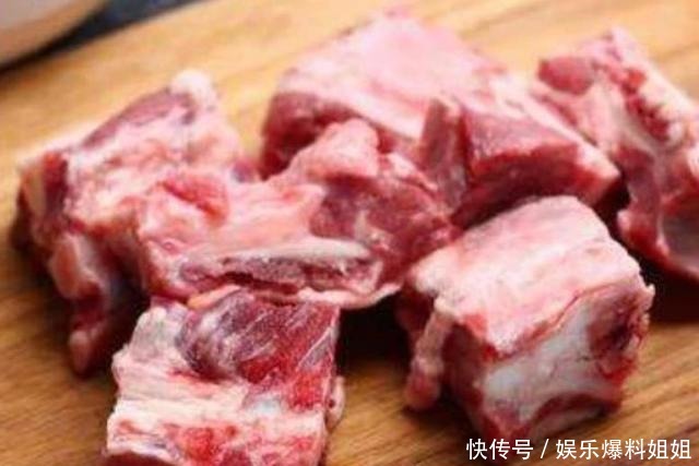 炖排骨|反复提醒,炖排骨时万万别先焯水,牢记这2步,排骨鲜嫩无腥味