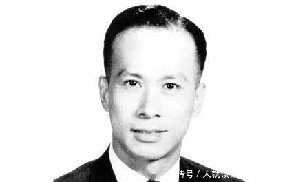  李嘉诚|她不顾家人反对执着下嫁于他，离奇过世后丈夫竟为她盖了一栋楼