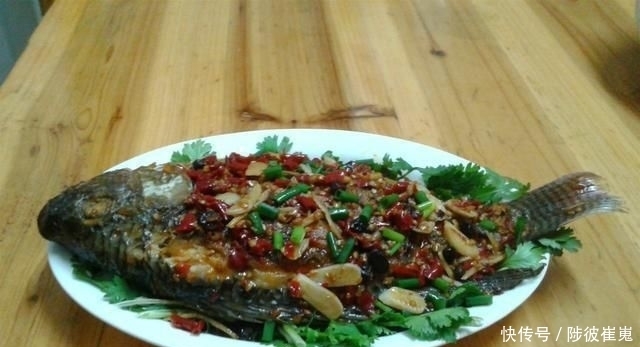  家常|家常红烧鱼的做法,教你怎么煎鱼不粘锅,学会了比下馆子的还好吃