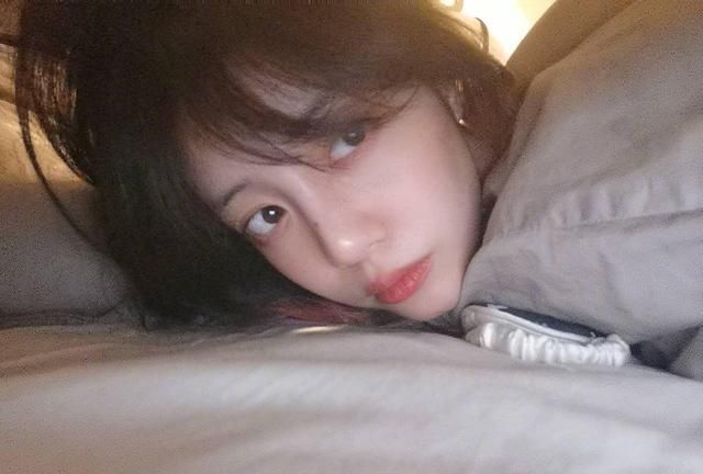 杨幂|与杨幂解约后空窗2年,和昔日同事同台PK,她被指成“背景板”