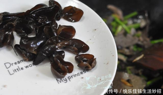 下饭|这菜太下饭了!一到天冷就想吃,一顿舍不得吃完,必须配馒头