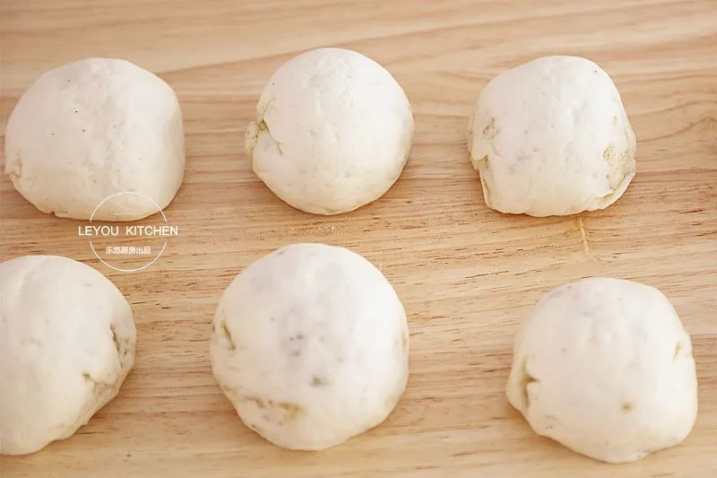 全家人|1斤面粉做6个烧饼,不油不腻,平底锅就能做,刚好全家人的早餐