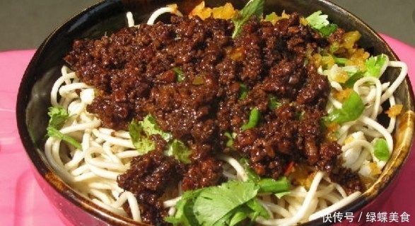 韩国|韩国人来中国旅游，一碗炸酱面就吃得痛哭流涕，并直言不想回国