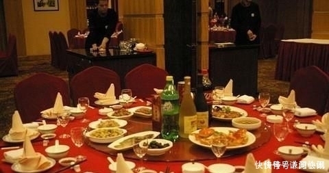 农村|农村订婚宴,8个人6道菜,客人觉得亲家太抠门,结果越吃越高兴